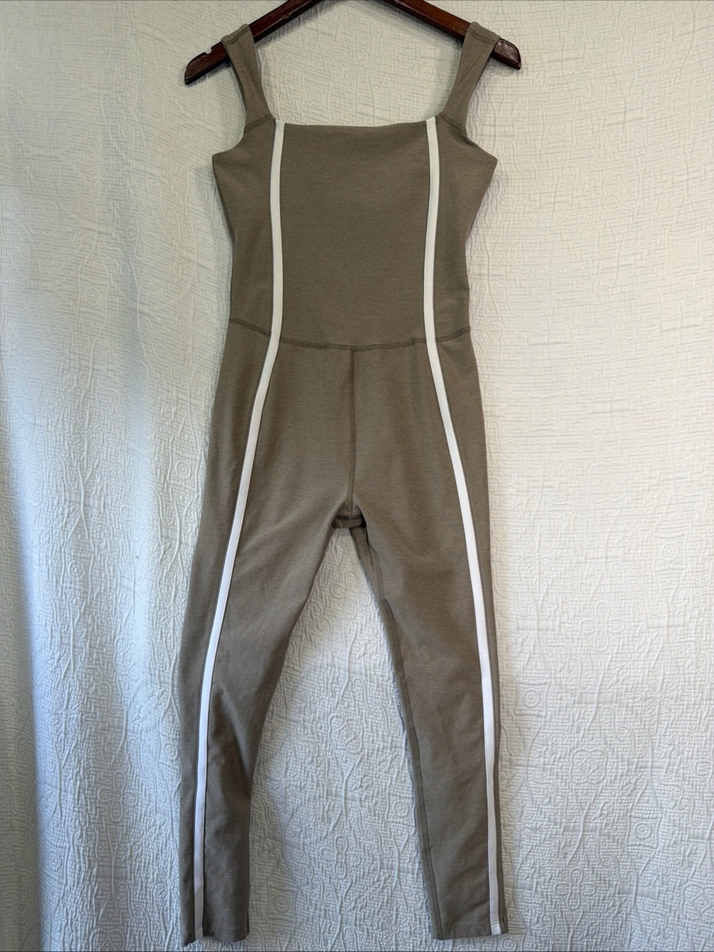 Beyond Yoga Spacedye New Moves Midi Jumpsuit Birch Cloud White Medium Yoga Suit